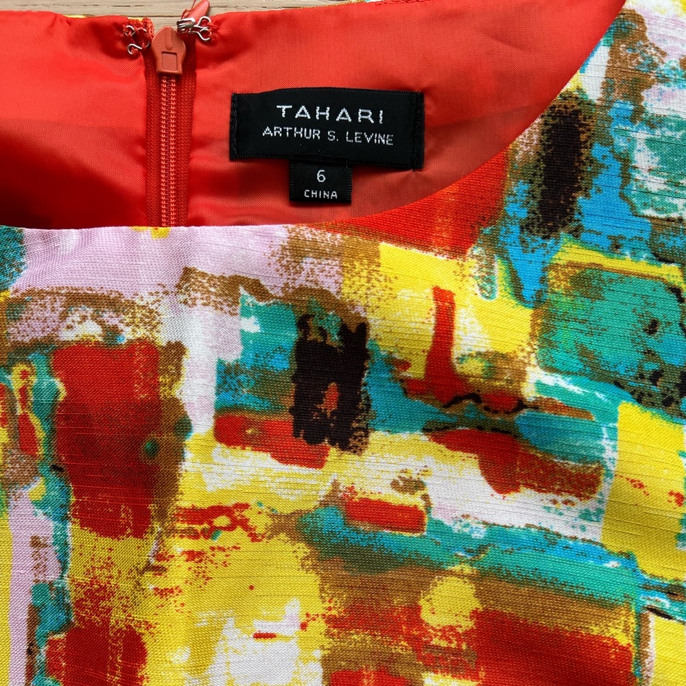 TAHARI sleeveless multi colored size 6 dress NWOT